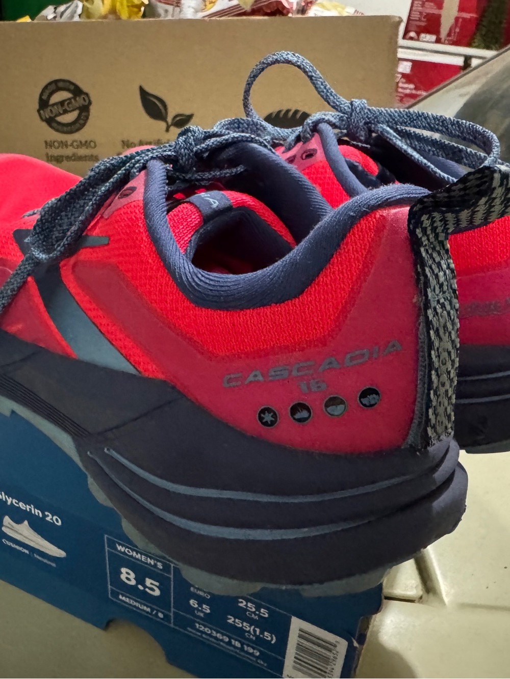 Brooks Women’s Cascadia 16 trail Shoes in Red and dusty blue - Picture 5 of 6